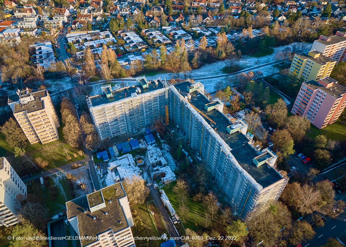 22.12.2022 - Fassadensanierung am Krl-Marx-Ring 11-21 in Neuperlach